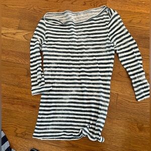 3/4 sleeve top. Great linen cotton